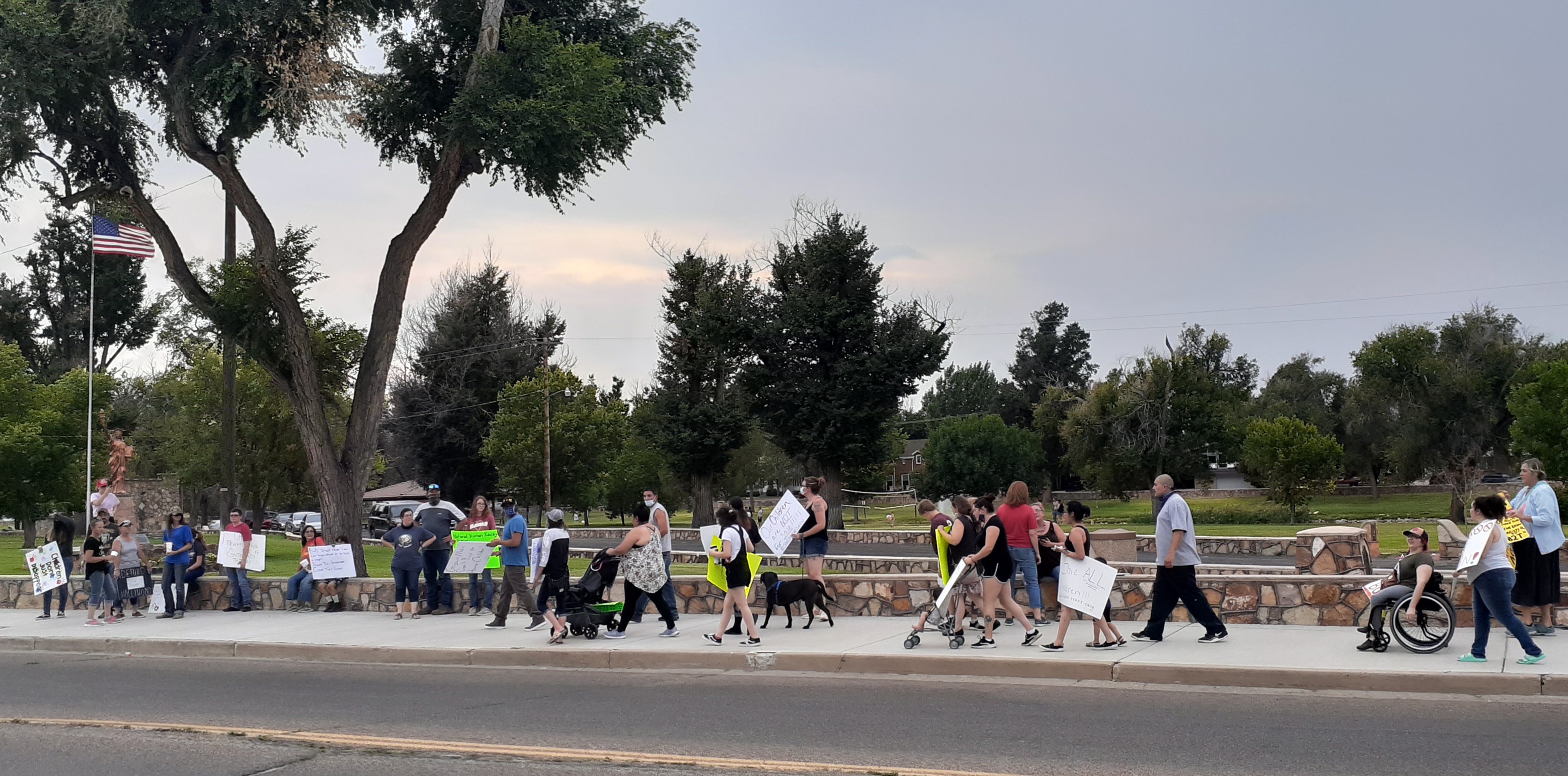 Save our children Peaceful protest La Junta seconews.org 