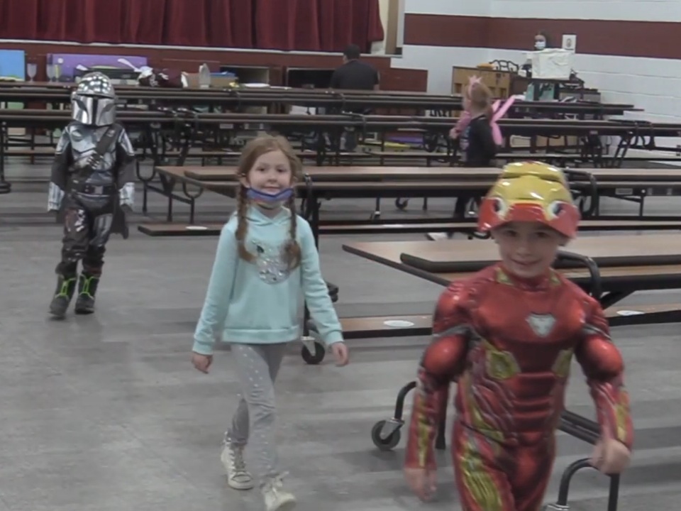 Swink Elementary Halloween Parade seconews.org 