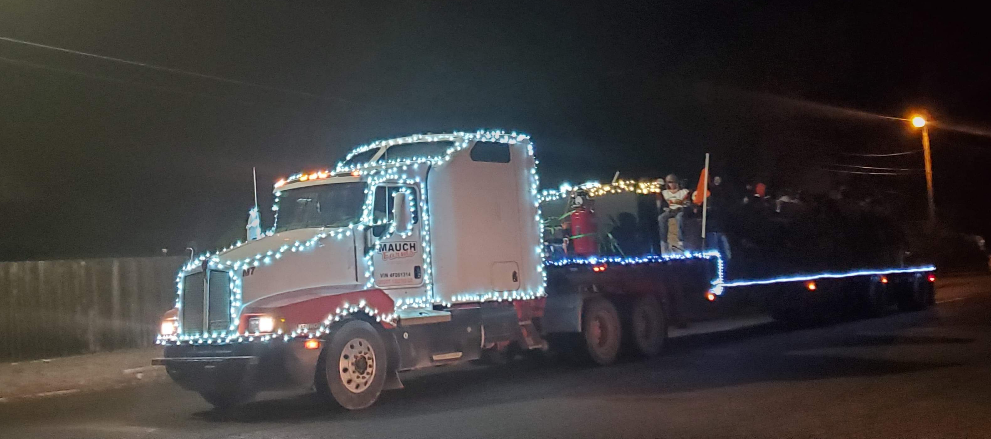 Lamar Parade of Lights Jarrod Sperra seconews.org 