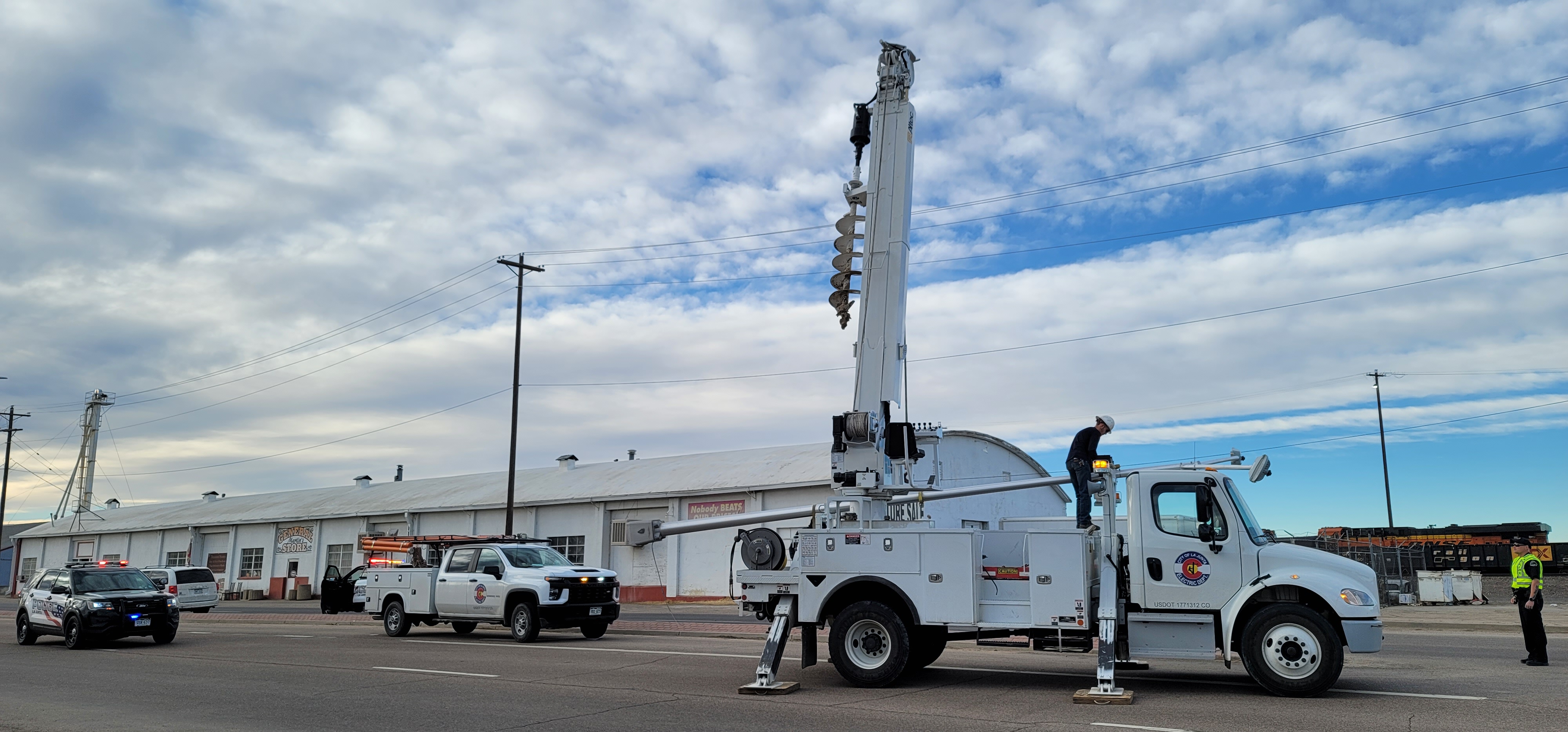 LJPD respond to Van VS light pole