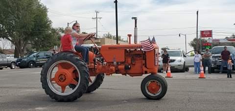 Holly Fair parade tractors seconews.org 