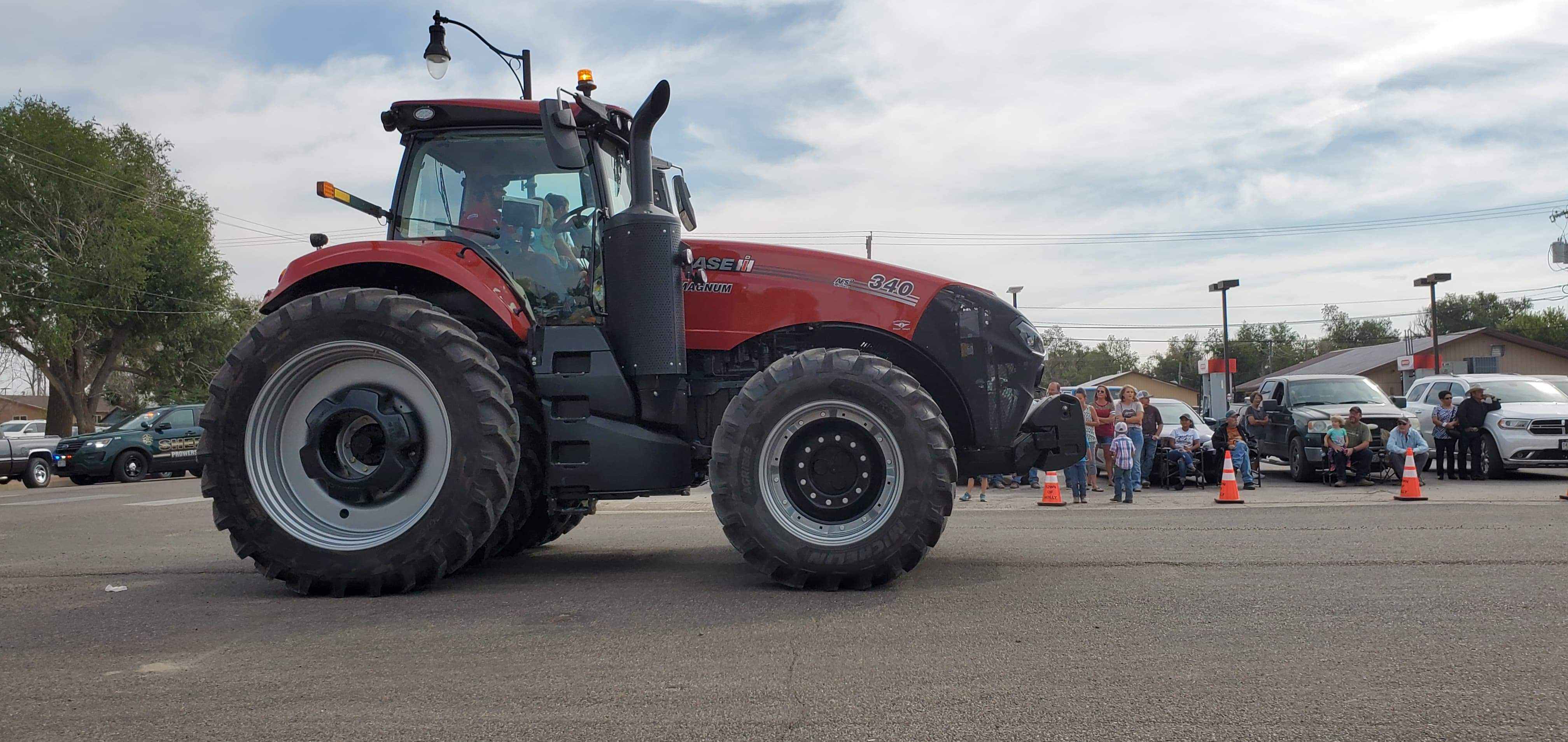 Holly Fair parade tractors seconews.org 