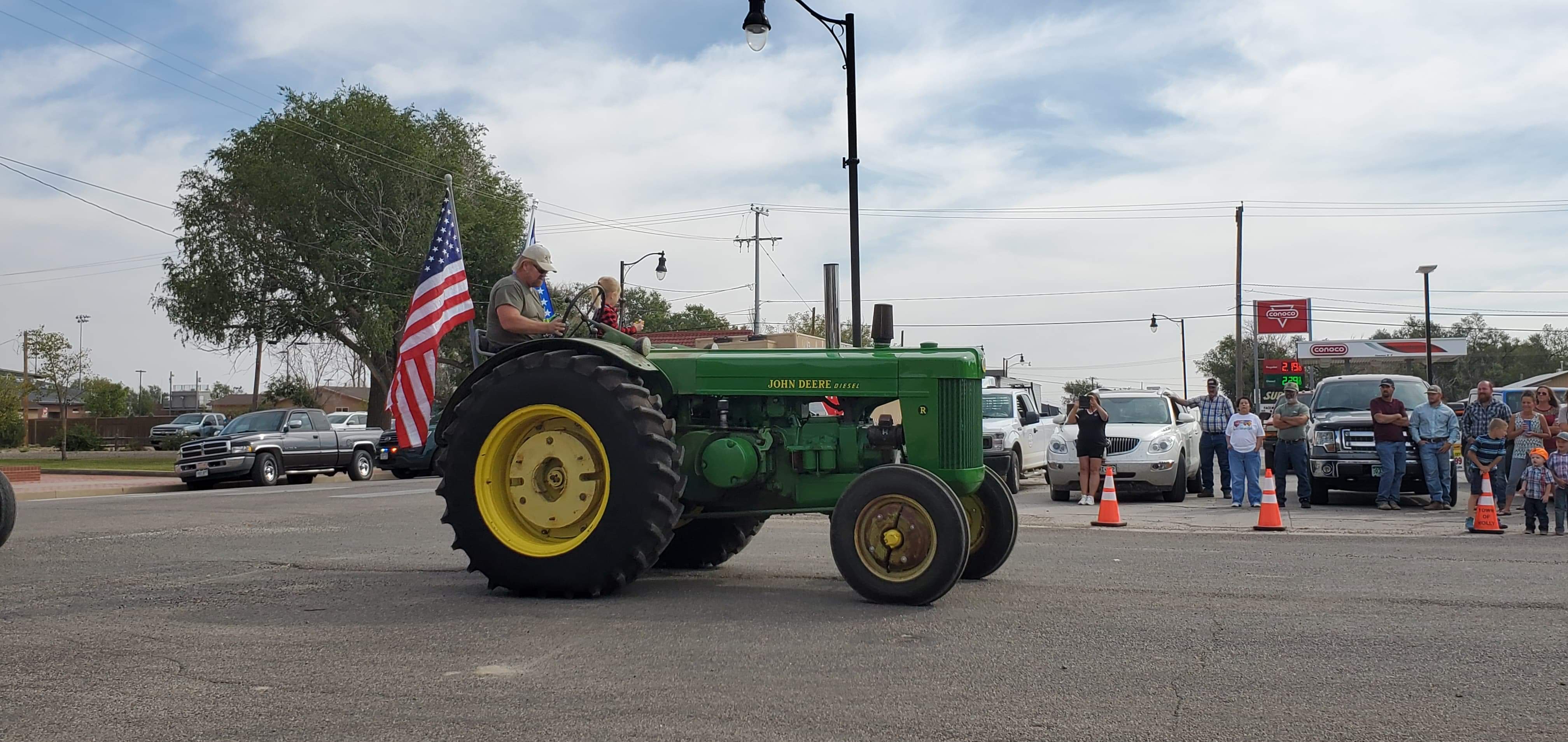 Holly Fair parade tractors seconews.org 