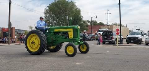 Holly Fair parade tractors seconews.org 