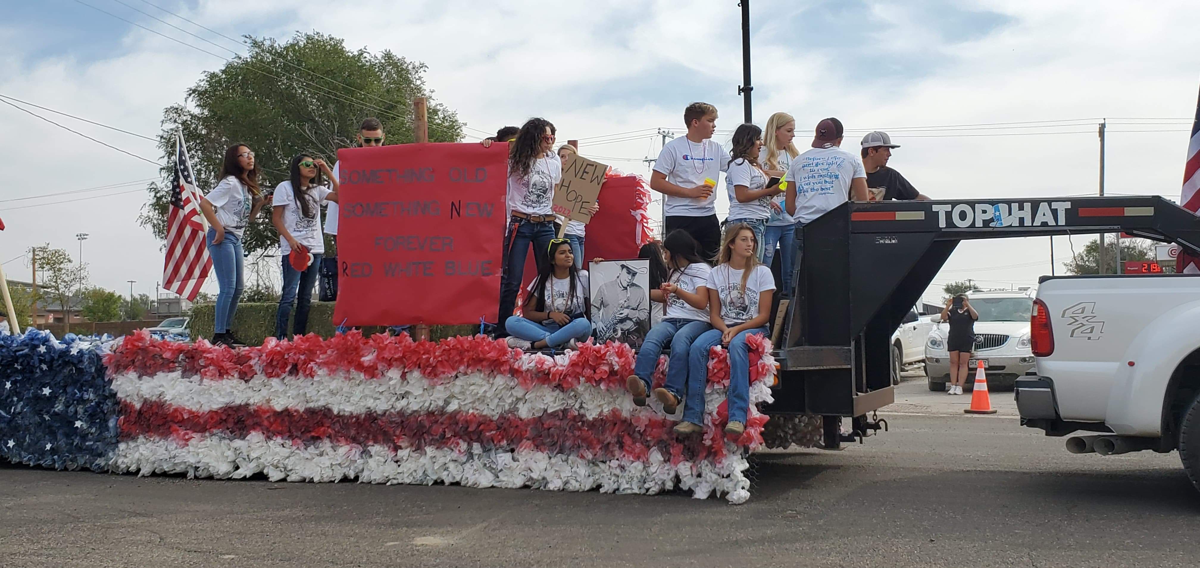 Holly Fair parade float seconews.org 