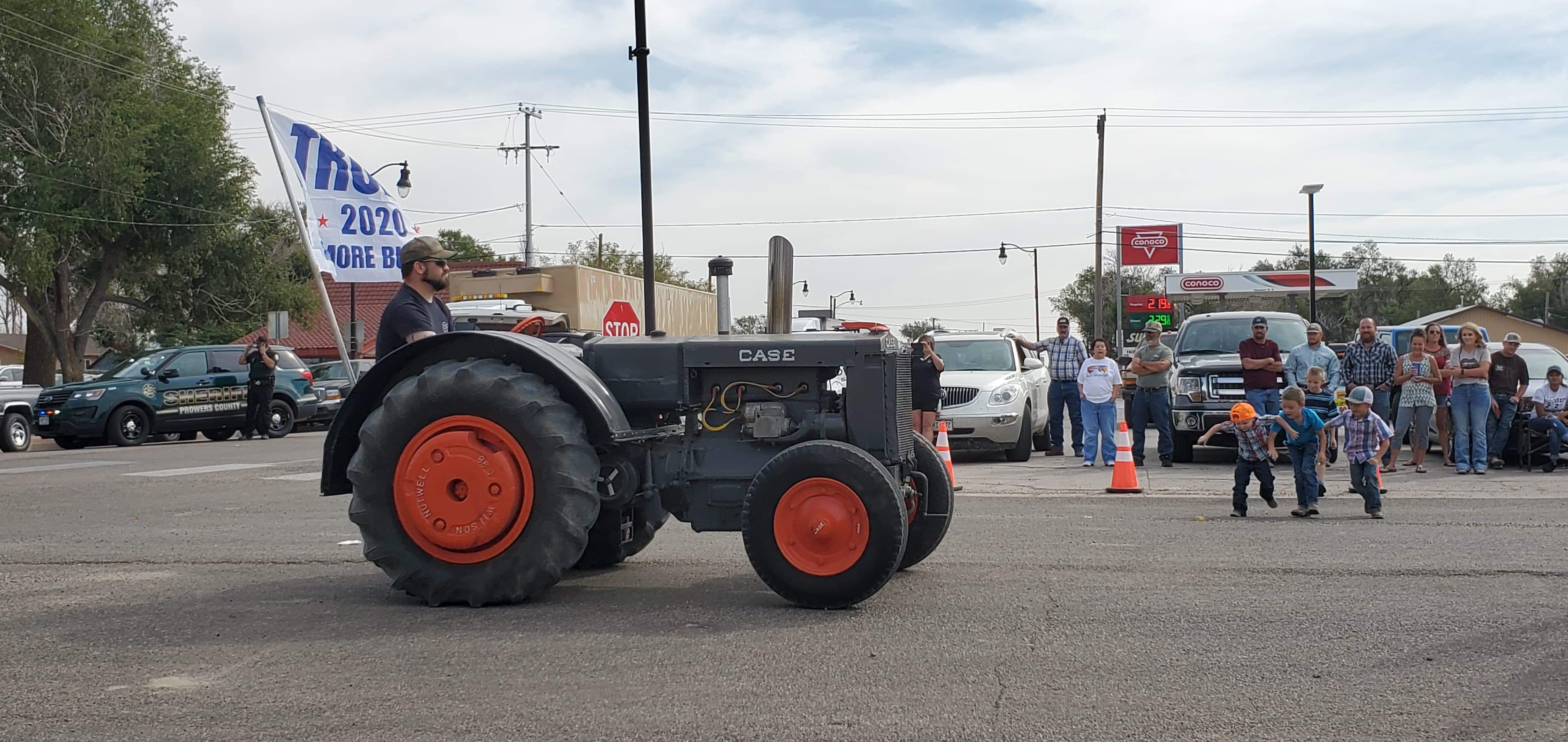 Holly Fair parade tractors seconews.org 